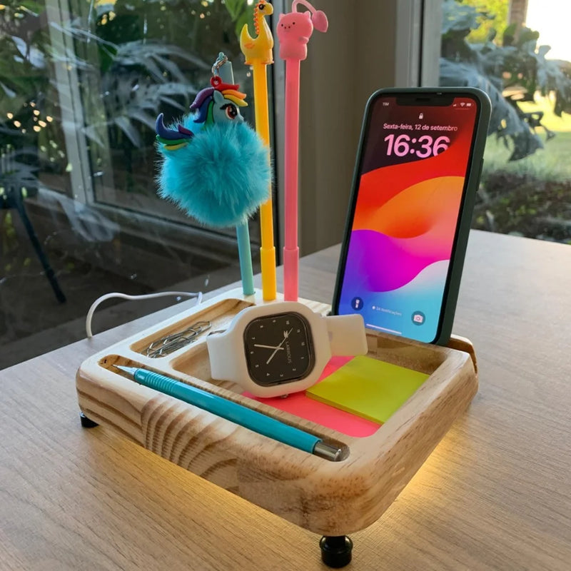 Organizador de Mesa Iluminado em Madeira - Porta Canetas, Celular e Post-It